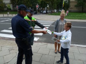Policjanci ze Śródmieścia i pracownicy BBiZK dbają o bezpieczeństwo dzieci w drodze do szkoły