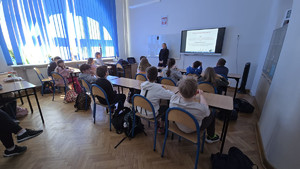 Zajęcia profilaktyczne ze śródmiejskim profilaktykiem i dzielnicowym