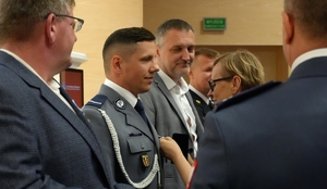 Policjant ze Śródmieścia wyróżniony odznaką od Ministra Zdrowia