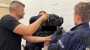Policjanci zatrzymali podpalacza - wszystko zarejestrowały kamery