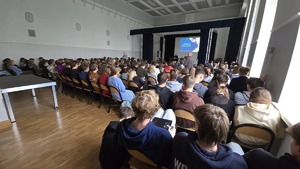 Policjanci z wizytą u maturzystów