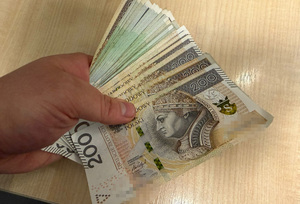 Z piskiem spod świateł i trzema sądowymi zakazami, kierowca w rękach policji