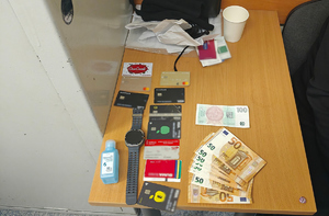 „Podróżowali” po Europie z detektorem urządzeń szpiegowskich i sprzętem hakerskim