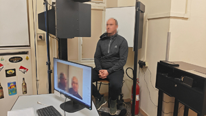 „Podróżowali” po Europie z detektorem urządzeń szpiegowskich i sprzętem hakerskim