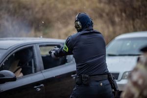 Policjanci ze Śródmieścia szkolą się od kontrterrorystów z SPKP Warszawa