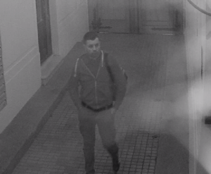 Szukamy sprawcy kradzieży roweru. Wiesz kto to? Zadzwoń!