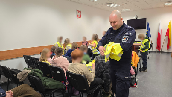 Wspólne działania śródmiejskiej Policji z KPP Metro na rzecz bezpieczeństwa najmłodszych