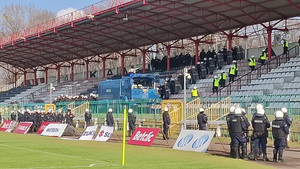 Ćwiczenia policyjne na stadionie