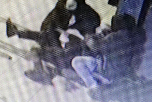 Szukamy sprawców brutalnego rozboju! Wszystko nagrała kamera