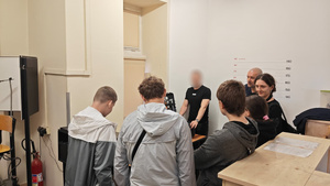 Młodzież z wizytą w śródmiejskiej komendzie