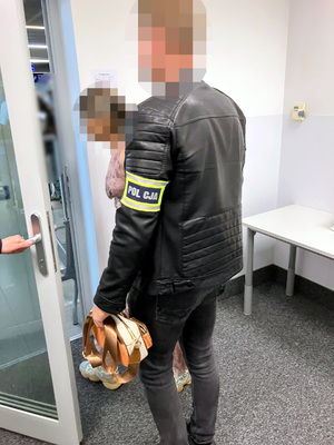 Policjant prowadzący zatrzymaną