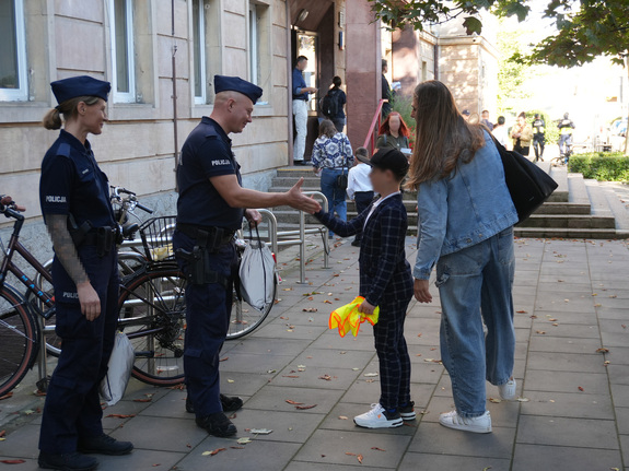 Bezpieczna droga do szkoły ze śródmiejskimi policjantami