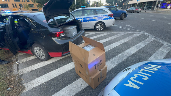 Narkotykowy biznes pod przykrywką przewozu osób
